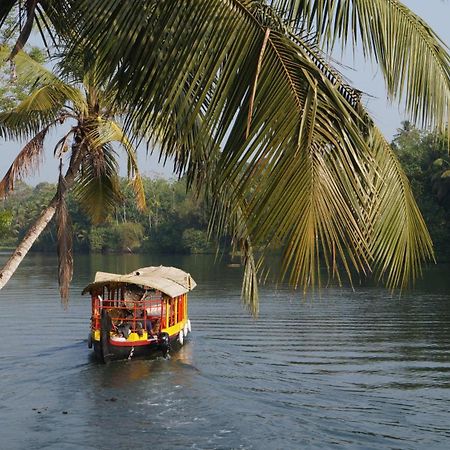 Blue Lake Villa Kollam Extérieur photo