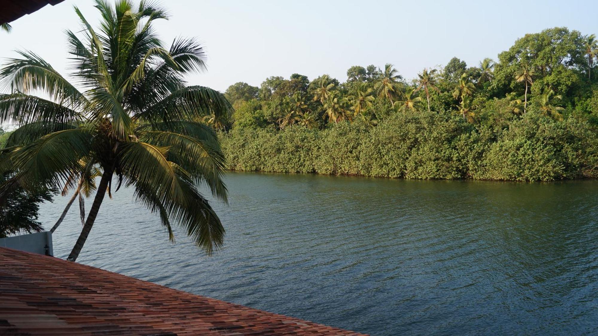 Blue Lake Villa Kollam Extérieur photo